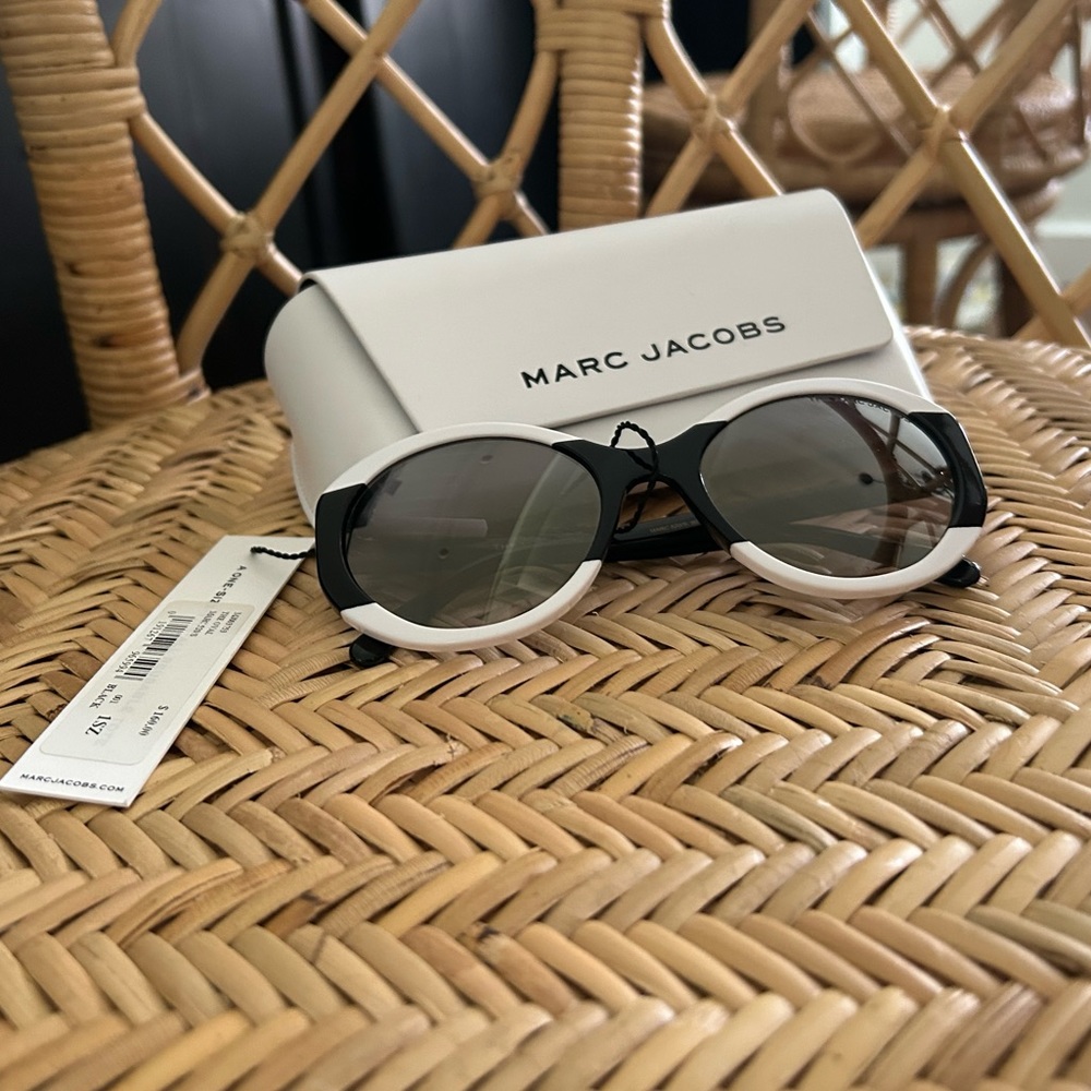 MARC JACOBS OVAL COLORBLOCK STRIPE SUNGLASSES NWT